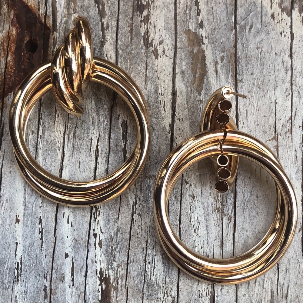 🌿Knock Knock Hoop Earrings! - Picture 4 of 5